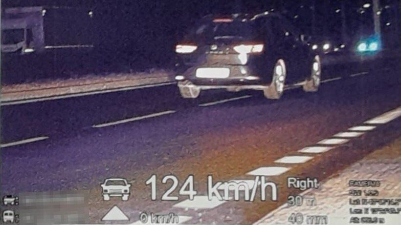 Novopečený řidič prosvištěl Plzní rychlostí 124 kilometrů v hodině